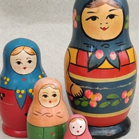 babushka dukker flot farverige bemalede gamle russiske træ figurer 4 indeni hinanden genbrug